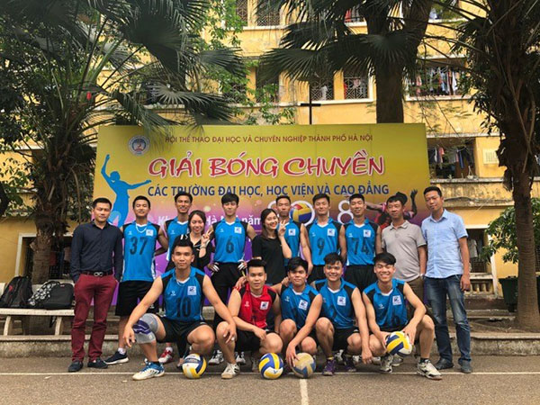 dong phuc dai hoc dien luc 2